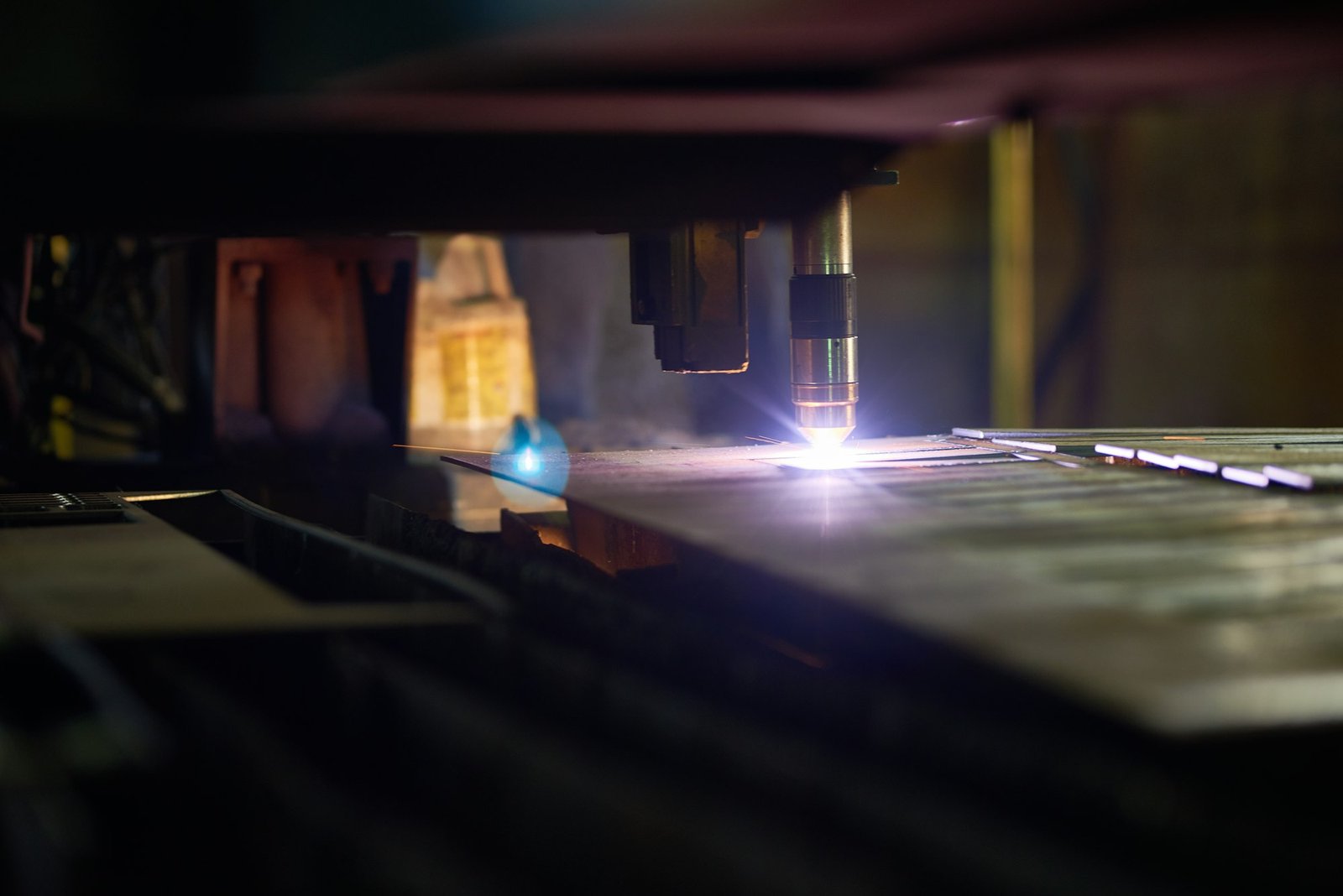 Working Process of Metal-Cutting Laser